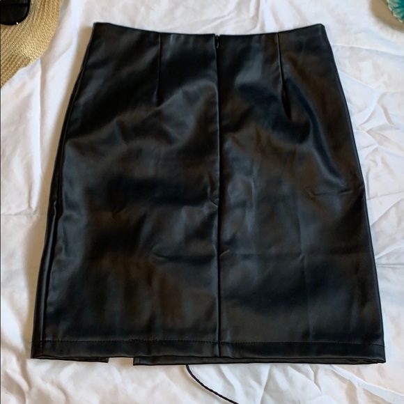Faux leather skirt - Picture 2 of 5